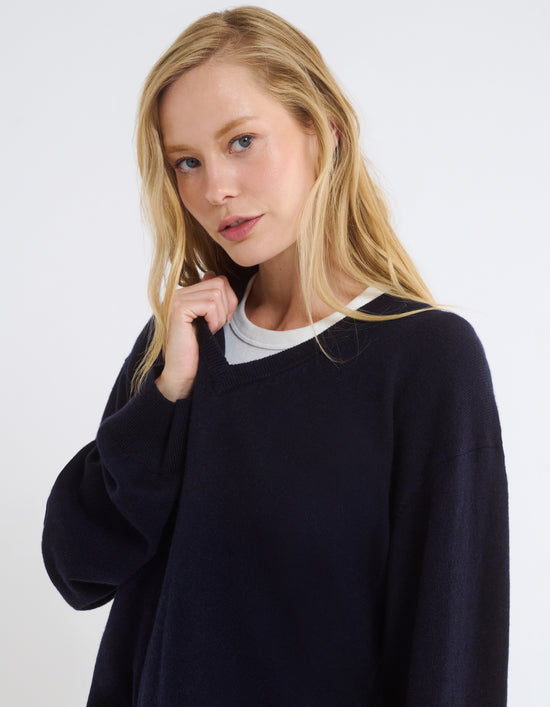 Vail V-Neck Sweater - Navy
